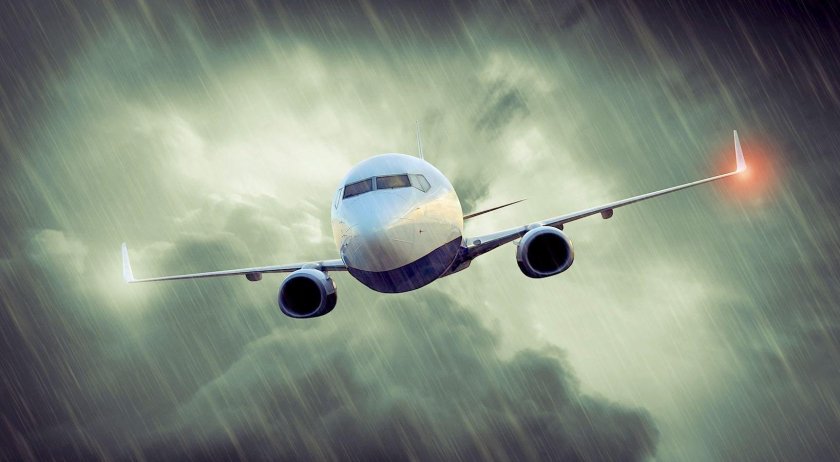 Летит самолет