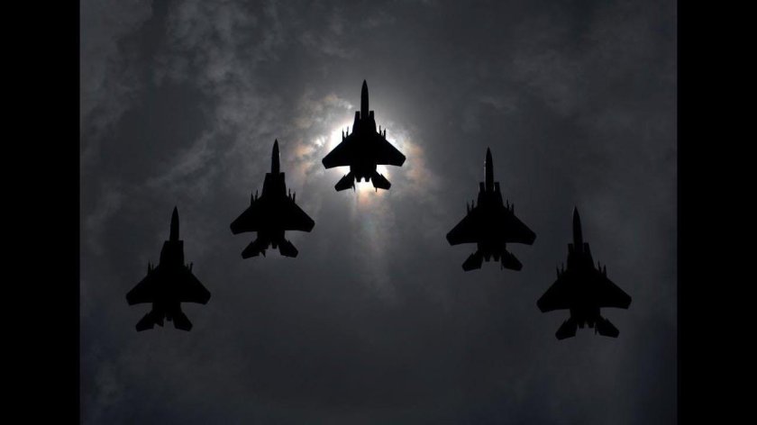 Российские истребители в небе