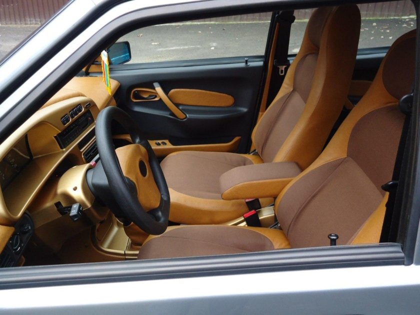 Бежевый салон ВАЗ 2115