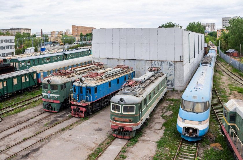 Локомотив поезд