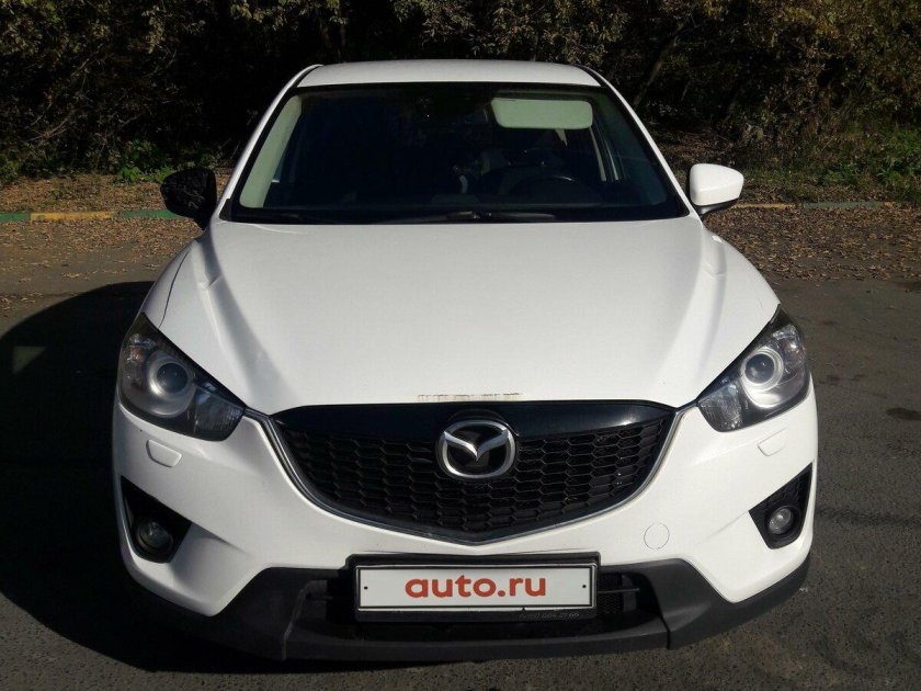 Белая мазда