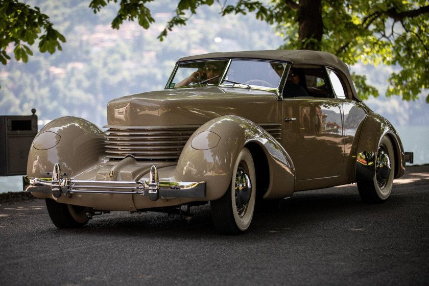 Автомобиль Кардинал