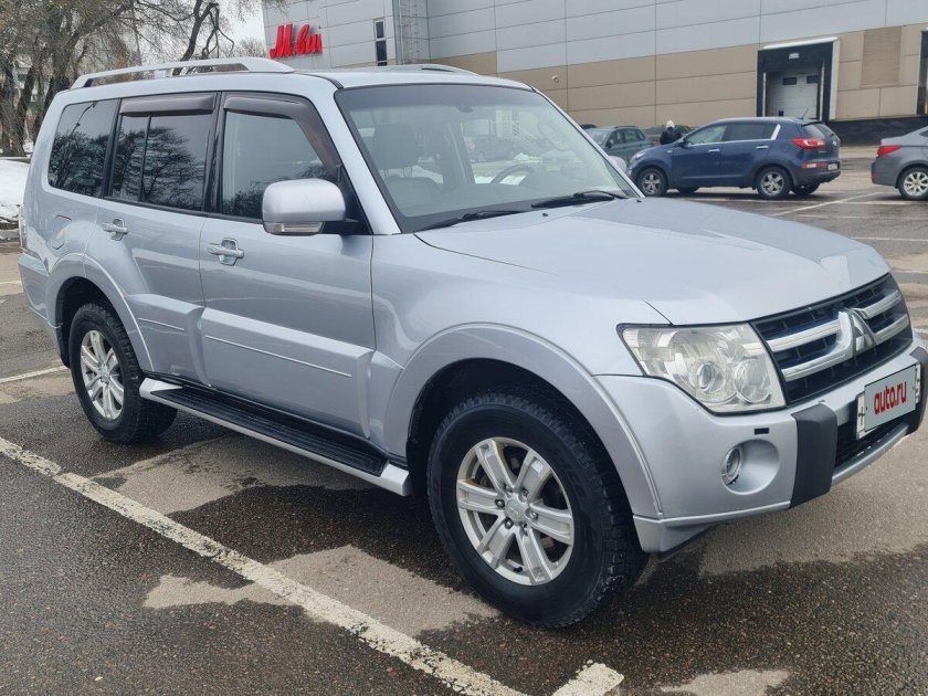 Mitsubishi pajero iv
