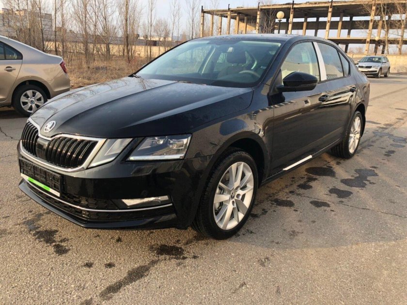 Шкода Октавия 2019 черный цвет