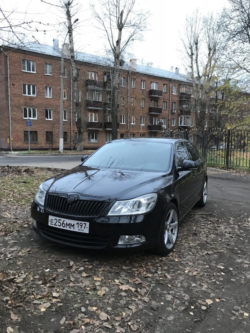 Шкода Октавия а5 черная