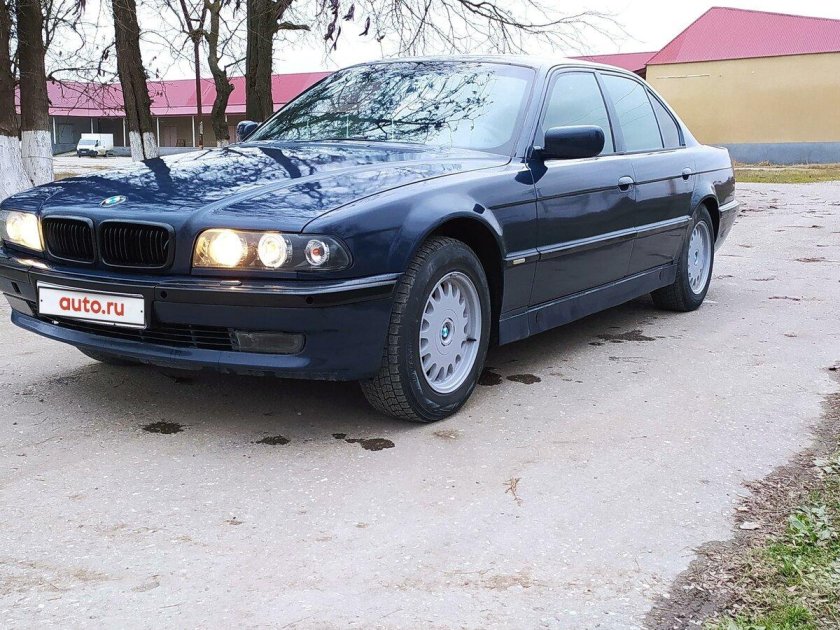 Бмв 7 серии 2000