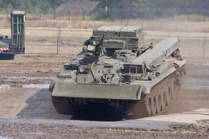 Бронированная ремонтно-эвакуационная машина брэм-1м