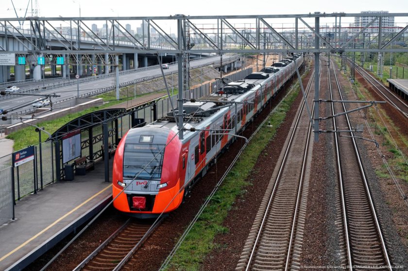 Электропоезд ласточка эс1