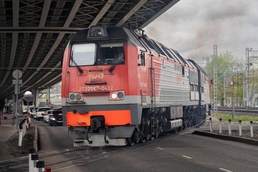 Локомотив поезд