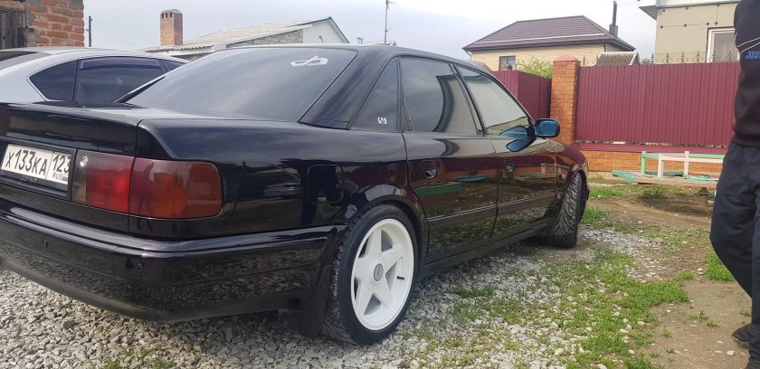 Ауди 100 с4 черная