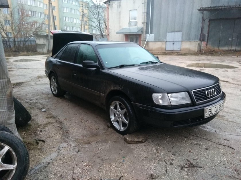 Ауди 100 чёрная с45