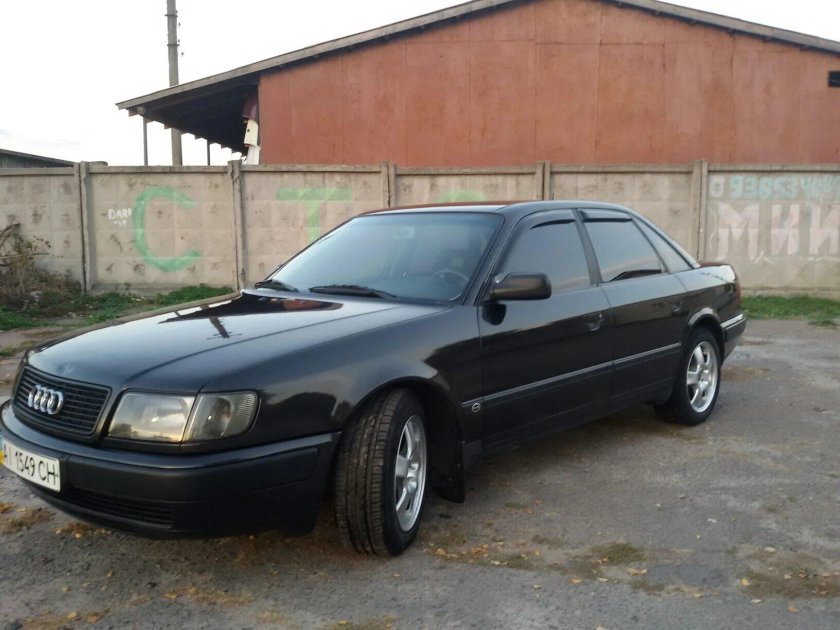 Ауди 100 черная