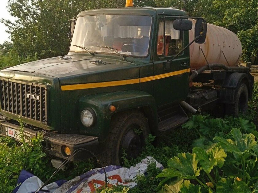 ГАЗ 3307 зеленый