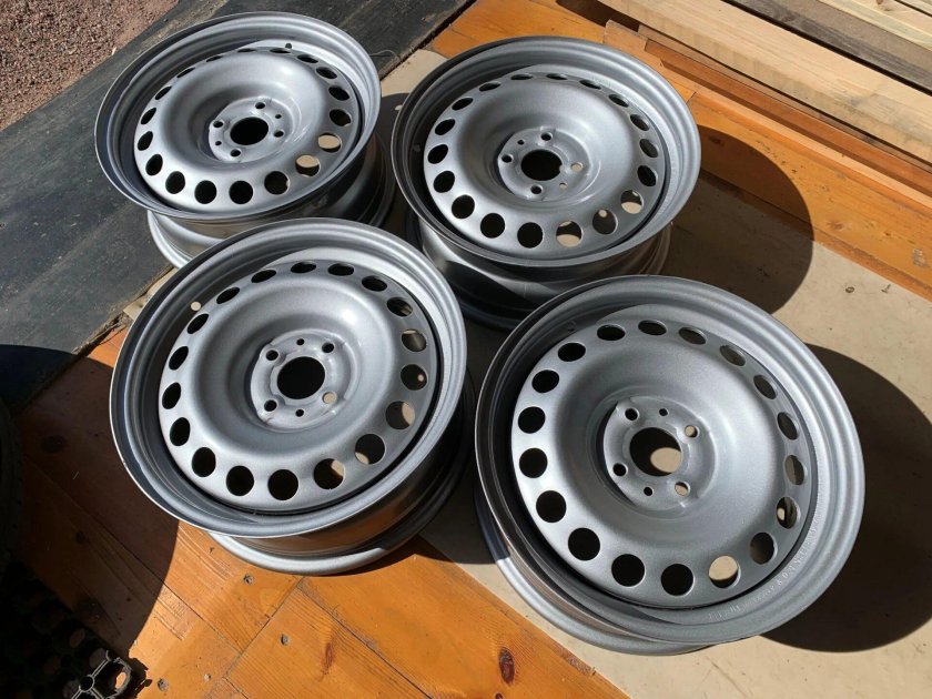 Штампованные диски r 15