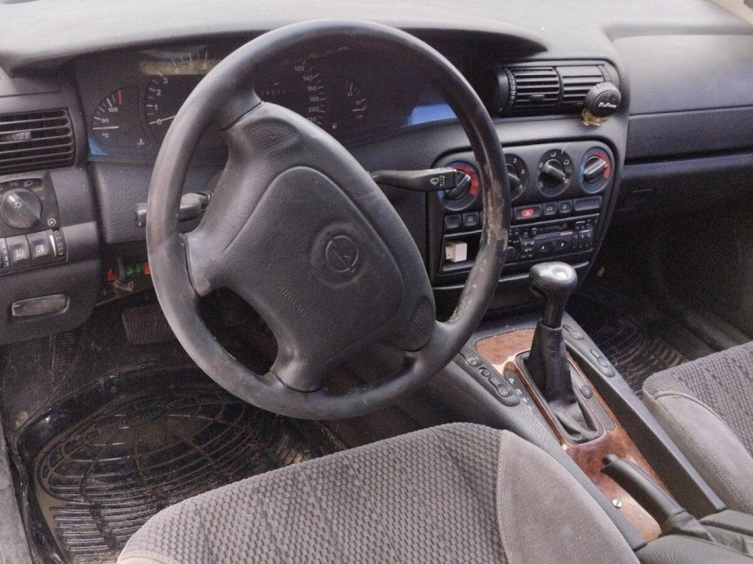 Опель омега седан 2000 салон