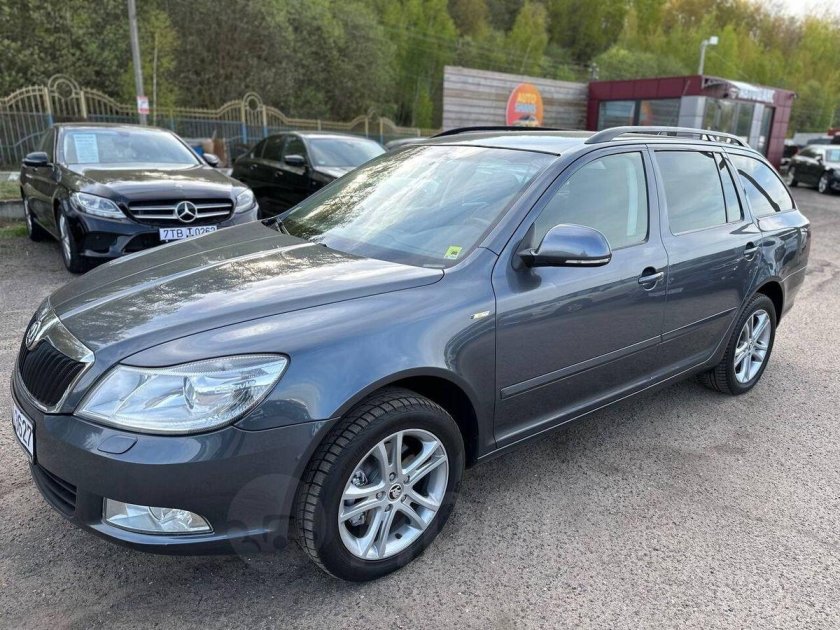 Шкода октавия серая 2012