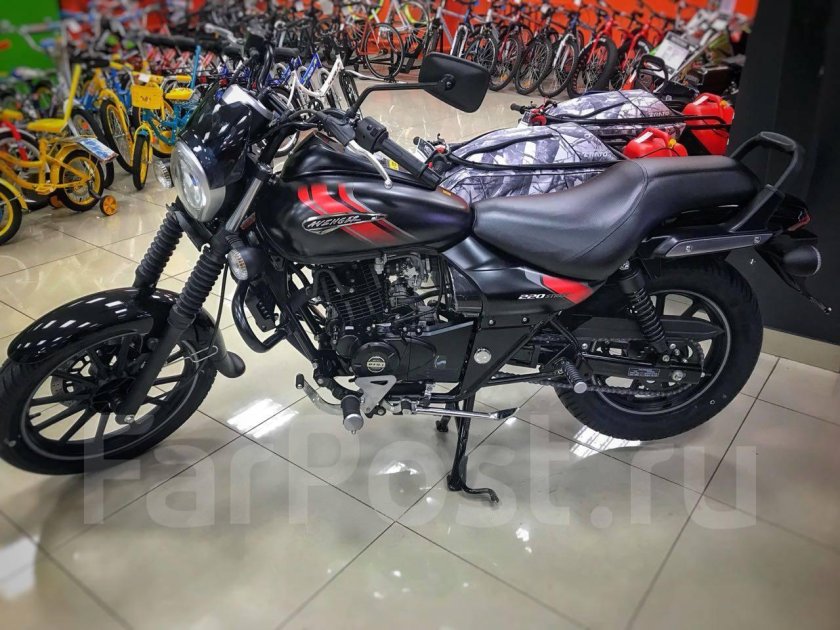 Bajaj avenger 160 street