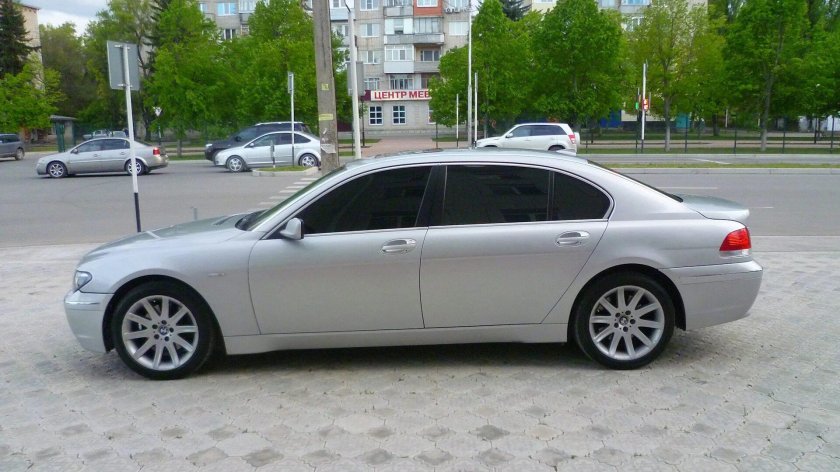 BMW 7 е66
