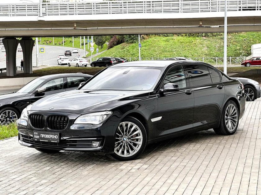 BMW 750i f01