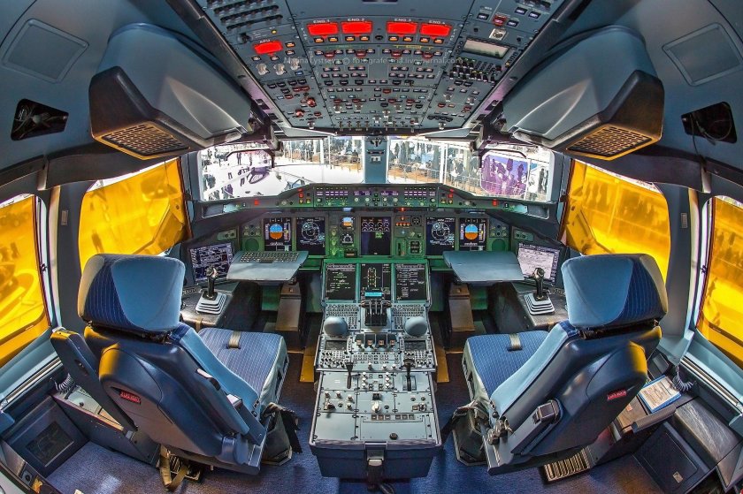 Airbus a380 кабина пилота