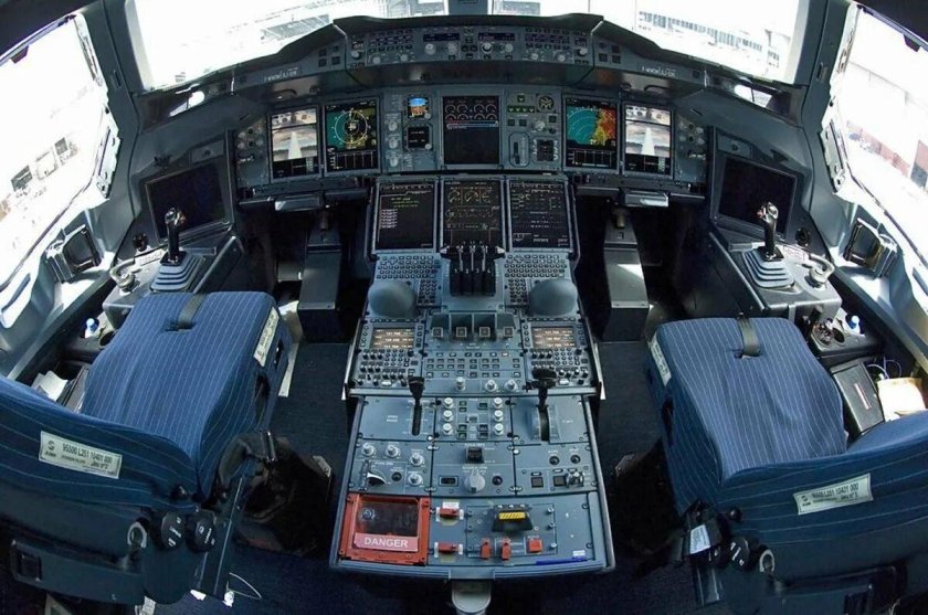 Airbus a380 кабина