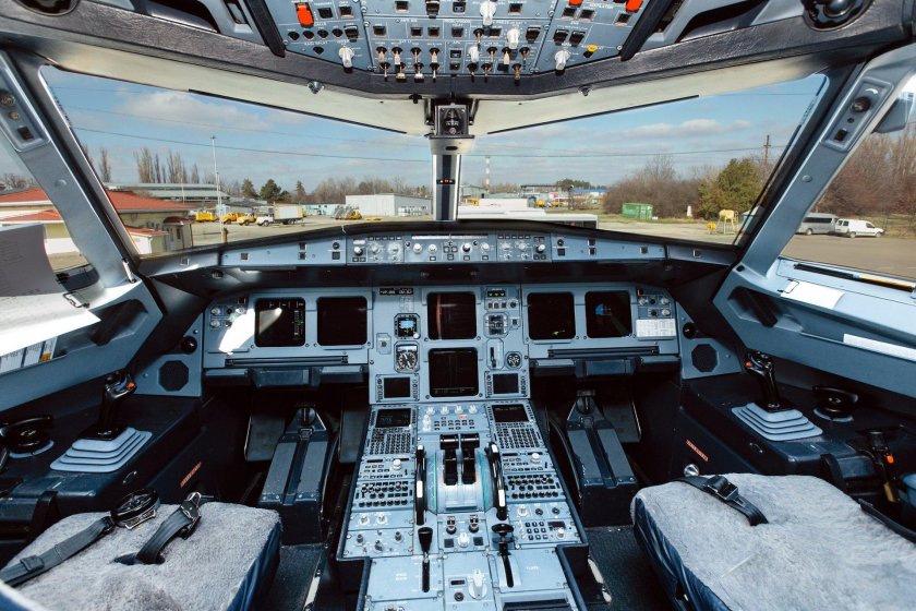 Airbus a380 кабина пилота