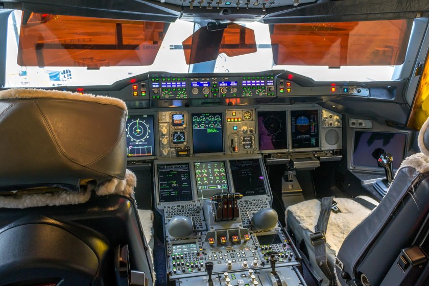 Airbus a380 кабина пилота