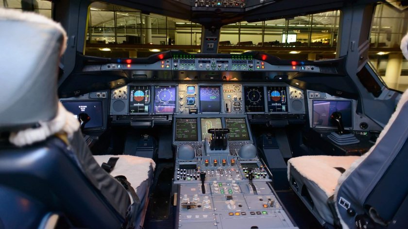 Airbus a380 кабина пилота