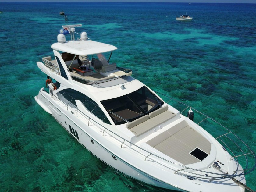 Azimut 50 яхта