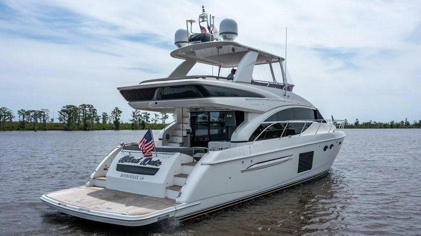 Яхта моторная princess 68