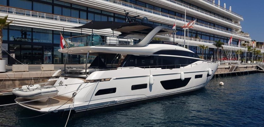 Яхта принцесса 85