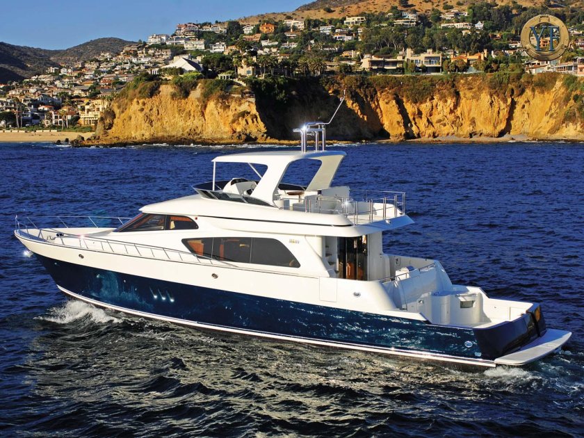 Яхта катамаран Флайбридж