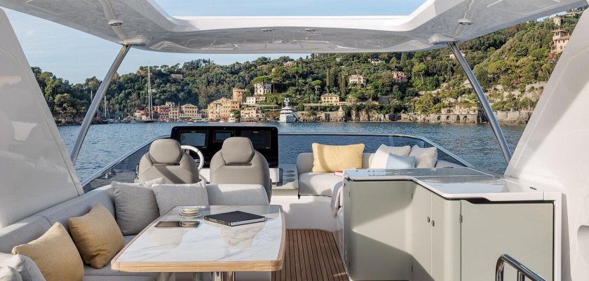 Яхта Азимут 60