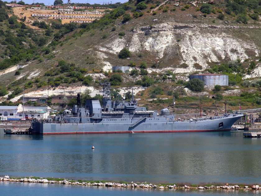 Корабль БДК Минск