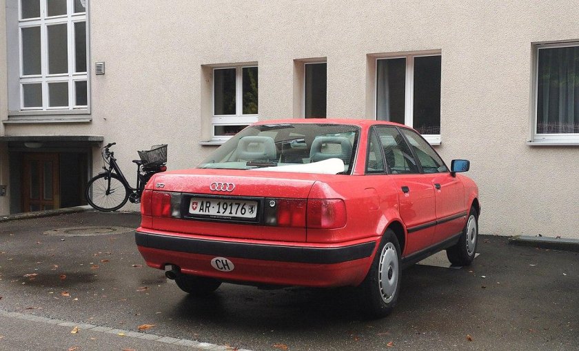 Audi 80 Red