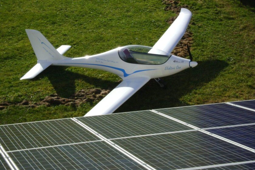 Электросамолет на солнечных батареях