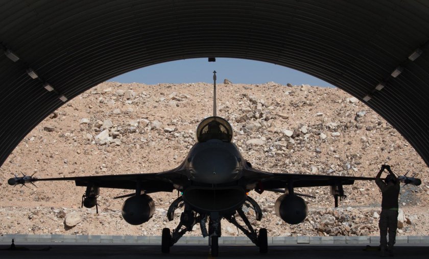 Истребители f 16