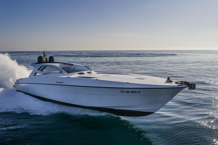 Яхта моторная першинг