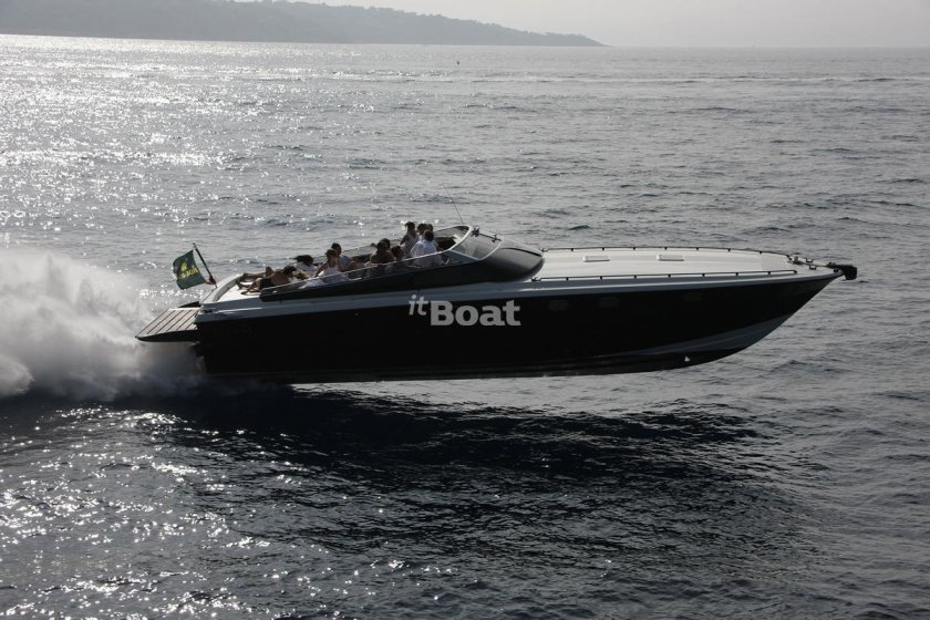 Быстроходный катер
