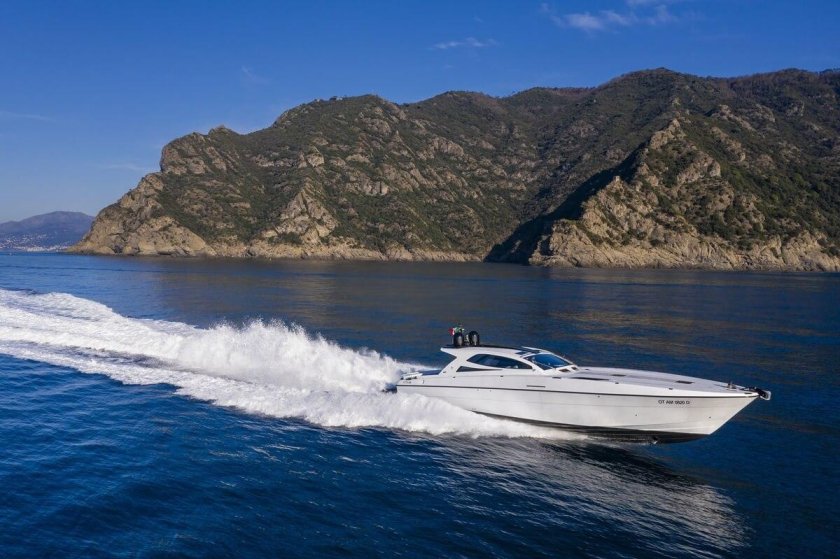 Скоростная яхта