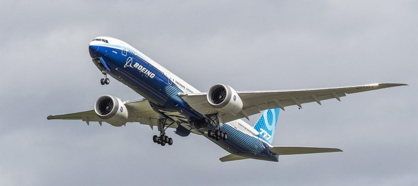 Самолет Боинг 777