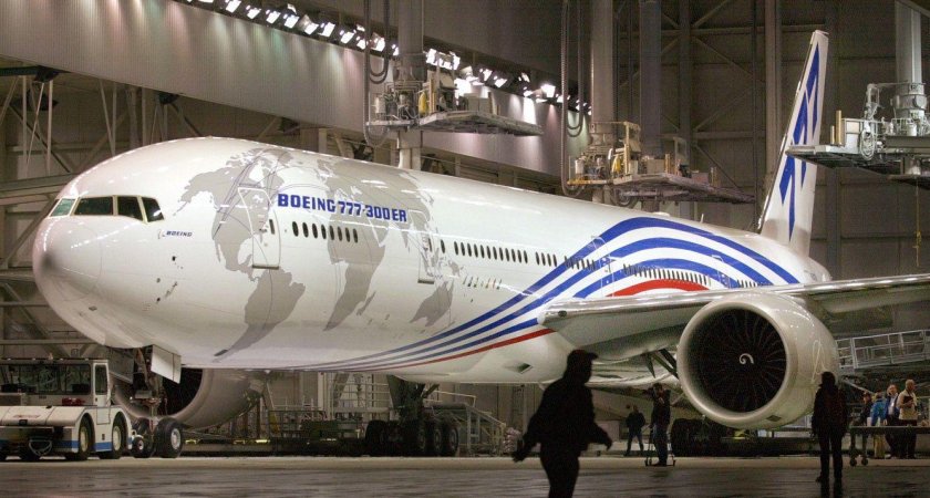 Самолет Боинг 777