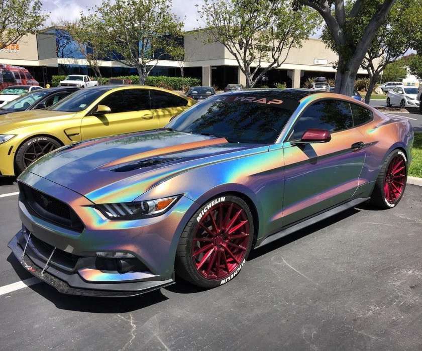 Форд Мустанг 2020 фиолетовый