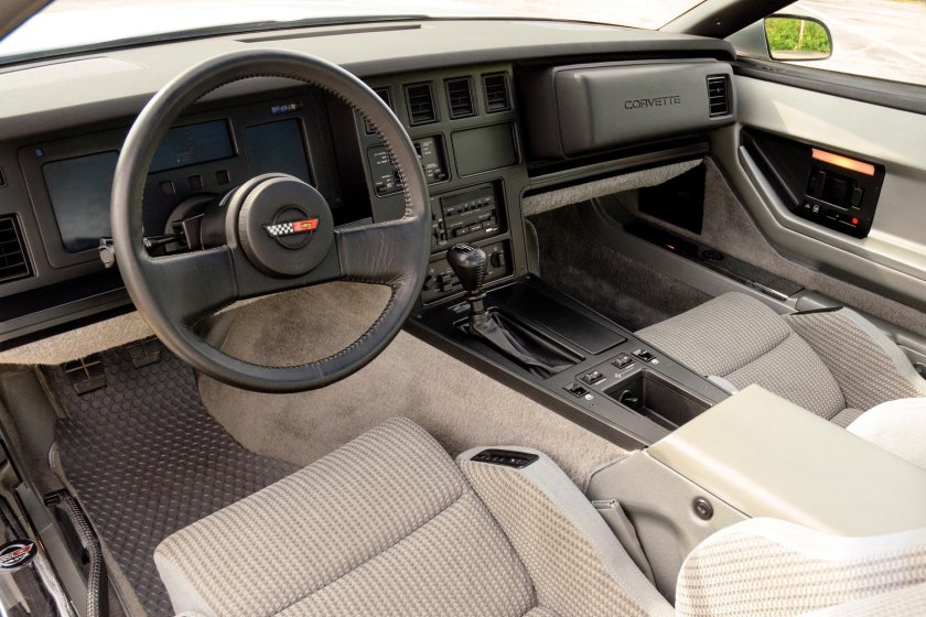 Chevrolet Corvette c4 1984 салон