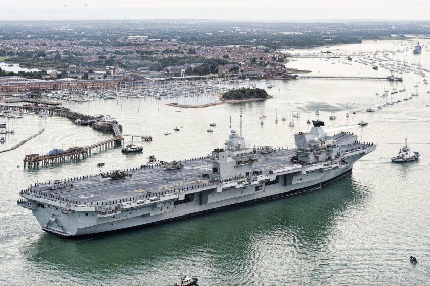 Авианосец Британии HMS Queen Elizabeth