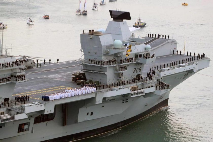 HMS Queen Elizabeth авианосец