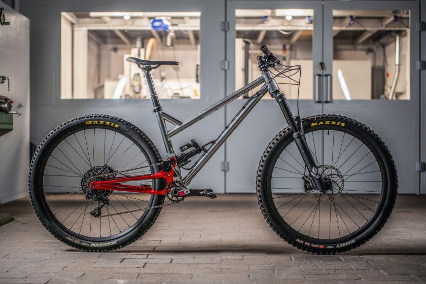 Pivot Firebird 29er Mountain Bike Full Suspension XL