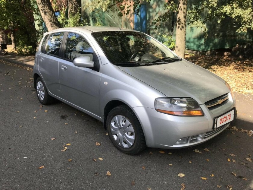 Шевроле Авео хэтчбек серебристый