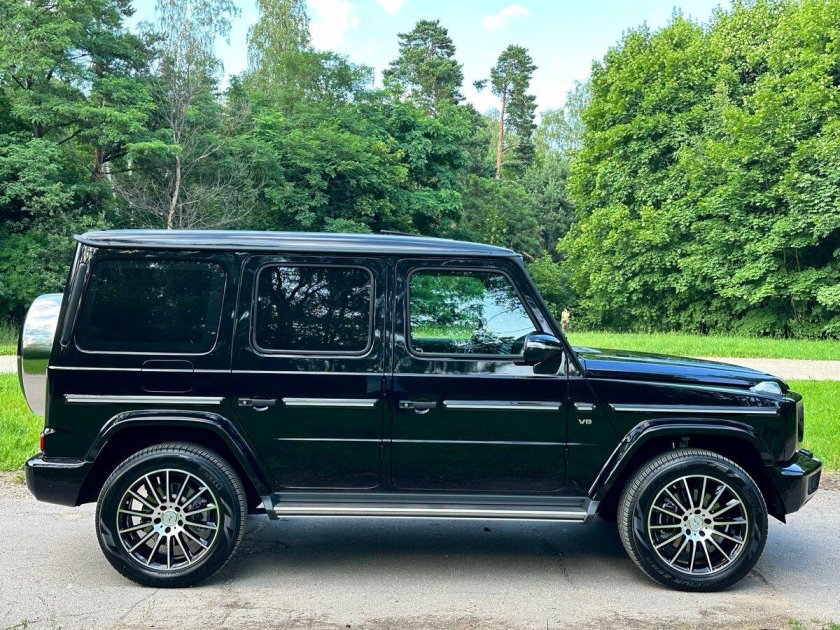 Черный мерседес бенц