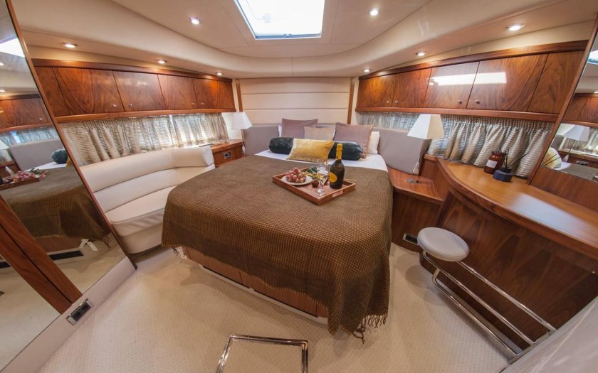 Яхта в москве